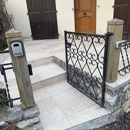 6 Personnes Avec Deux Lits Doubles Et 1 Canape Lit Шале Boutx