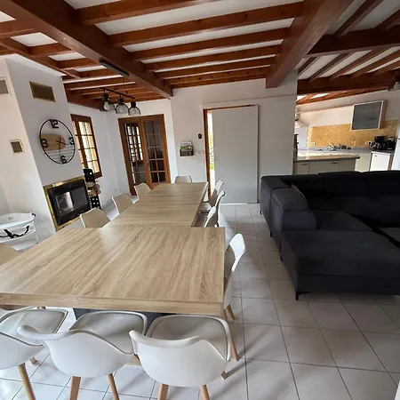 6 Personnes Avec Deux Lits Doubles Et 1 Canape Lit * Boutx