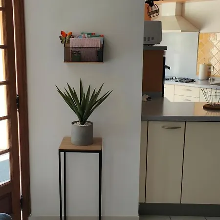 6 Personnes Avec Deux Lits Doubles Et 1 Canape Lit * Boutx