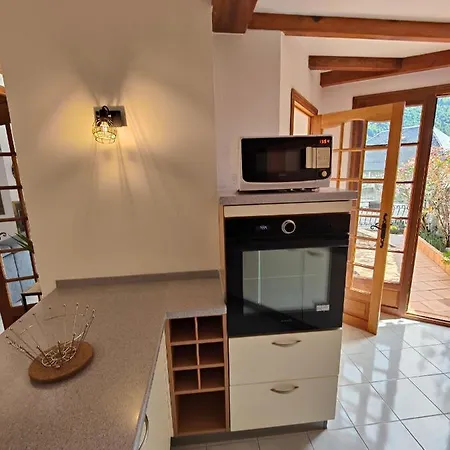 6 Personnes Avec Deux Lits Doubles Et 1 Canape Lit *