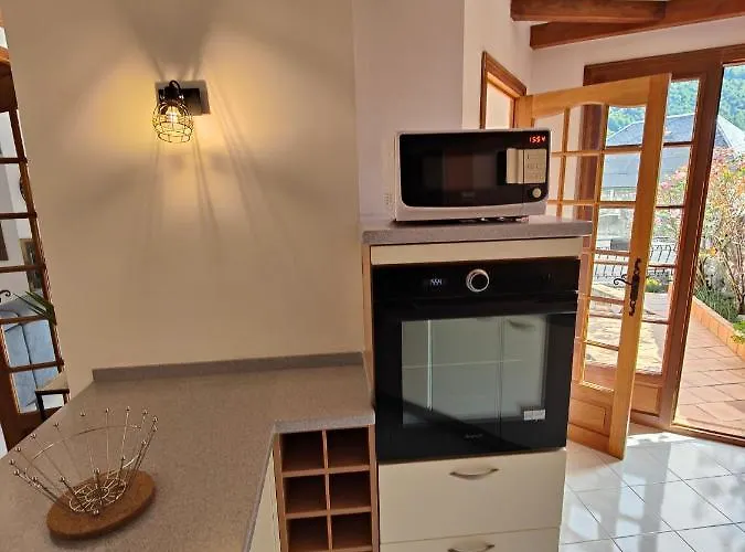 6 Personnes Avec Deux Lits Doubles Et 1 Canape Lit *